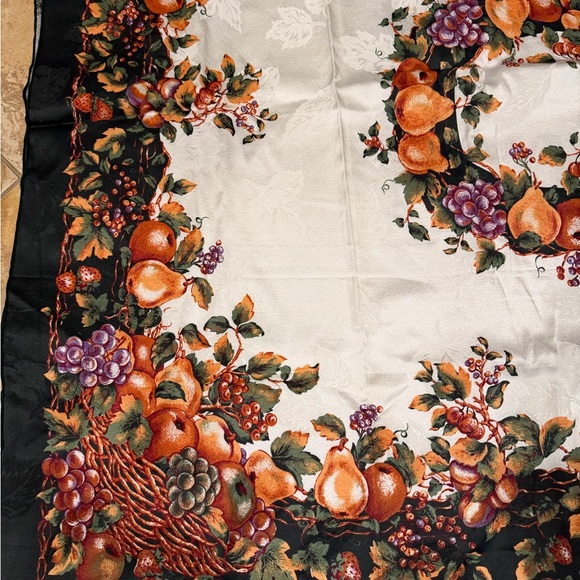 Thanksgiving Tablecloths Set of 2 - Picture 10 of 14